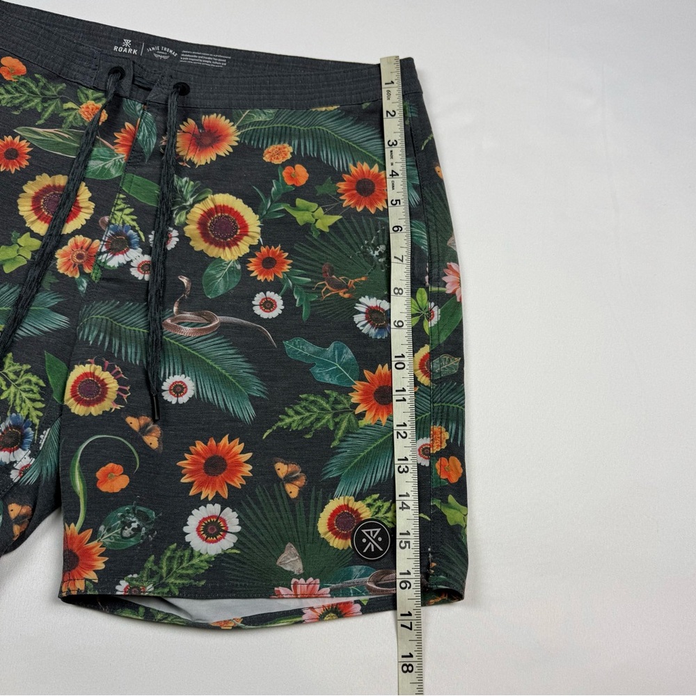 Roark Jamie Thomas Mens Chiller Board Shorts Sz 30 Floral AOP Snakes Scorpion A8 - Picture 9 of 9